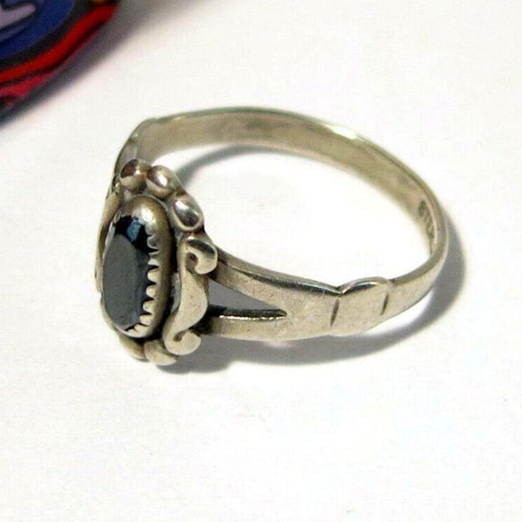 Vintage WM 925 Sterling Silver Ring with Onyx Stone - Size 5.5 - Picture 5 of 8